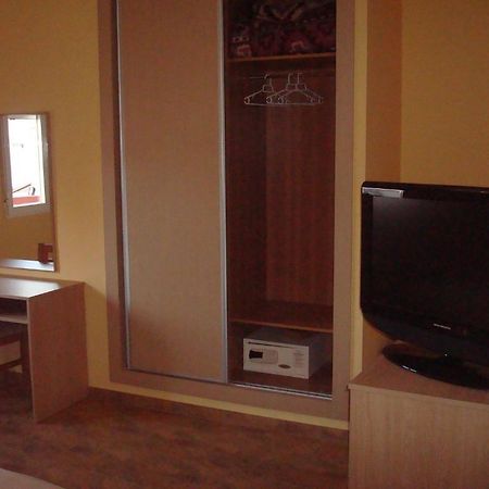 Hotel Los Chiles Вильянуэва-дель-Арсобиспо Номер фото