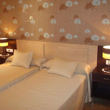 Hotel Los Chiles Вильянуэва-дель-Арсобиспо Номер фото