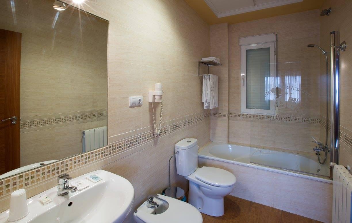Hotel Los Chiles Вильянуэва-дель-Арсобиспо Экстерьер фото