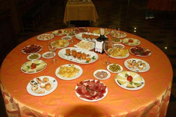 Hotel Los Chiles Вильянуэва-дель-Арсобиспо Ресторан фото