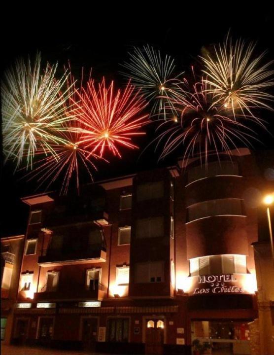 Hotel Los Chiles Вильянуэва-дель-Арсобиспо Экстерьер фото
