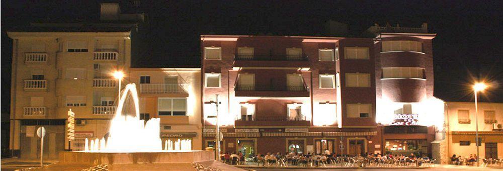 Hotel Los Chiles Вильянуэва-дель-Арсобиспо Экстерьер фото